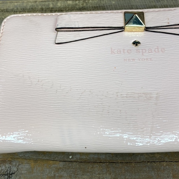 Kate Spade Patent Leather Pink Wallet With Bow - Picture 2 of 14